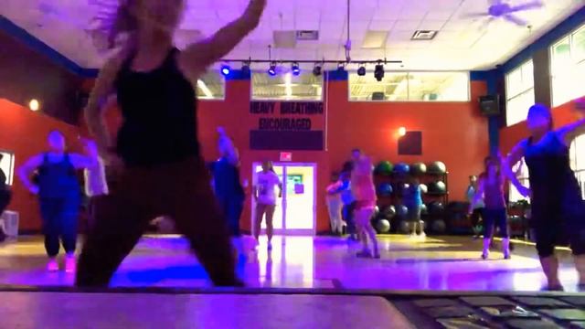 Zumba: Don’t You Need Somebody by RedOne смотреть онлайн