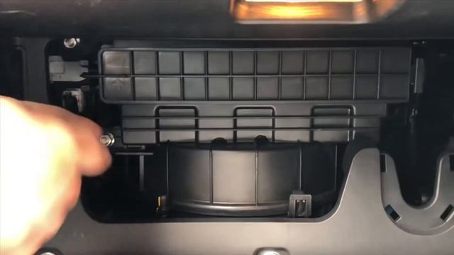 How to Replace cabin air filter in 2017 Hyundai Tucson Active X (RHD) смотреть онлайн