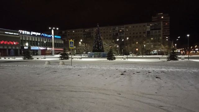 Новогодняя ёлочка у меня во дворе. ТЦ Красноярье. смотреть онлайн