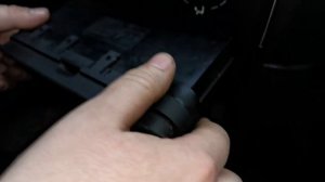 ОПЕЛЬ ВЕКТРА Б РАЗБИРАЕМ ПРИКУРИВАТЕЛЬ И ПЕПЕЛЬНИЦУ ДЛЯ ЗАМЕНЫ ЛАМПОЧКИ ПОДСВЕТКИ