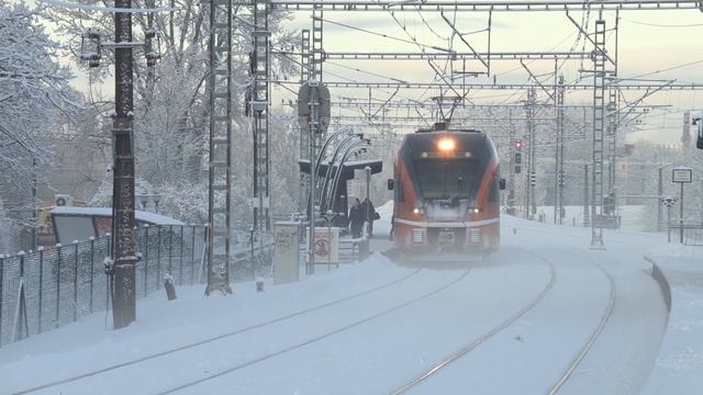 Зимняя сказка и Штадлерские поезда / Stadler trains in winter wonderland смотреть онлайн