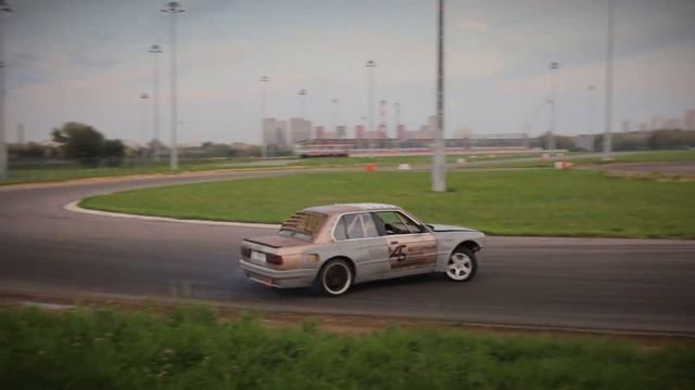 0+. Постройка BMW E30 к RDS Запад - Анна Воскобой смотреть онлайн