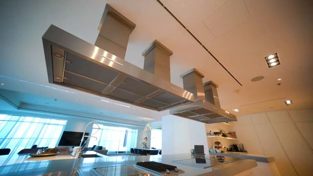 4 Bed Half Floor Penthouse | Dubai Marina | Renovated & Furnished | 7,600 Sqft смотреть онлайн
