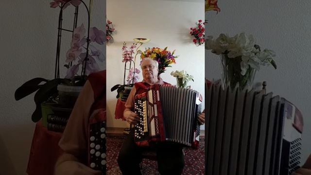 Не спешите девчонки, рано взрослыми стать... смотреть онлайн