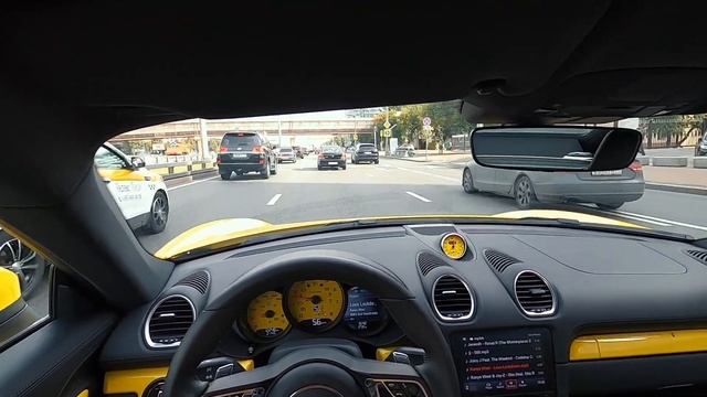 Обзор и тест-драйв Porsche 718 Cayman смотреть онлайн