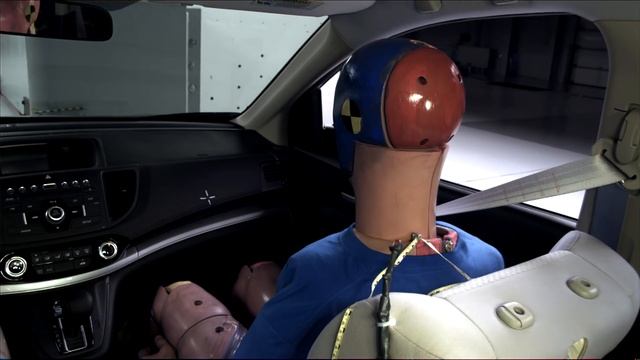 2015 Honda CR-V passenger-side small overlap IIHS crash test смотреть онлайн