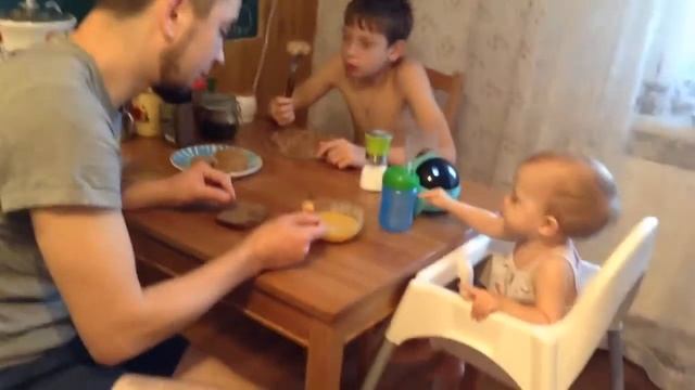 Как накормить ребенка! (Хитрости при кормлении) смотреть онлайн