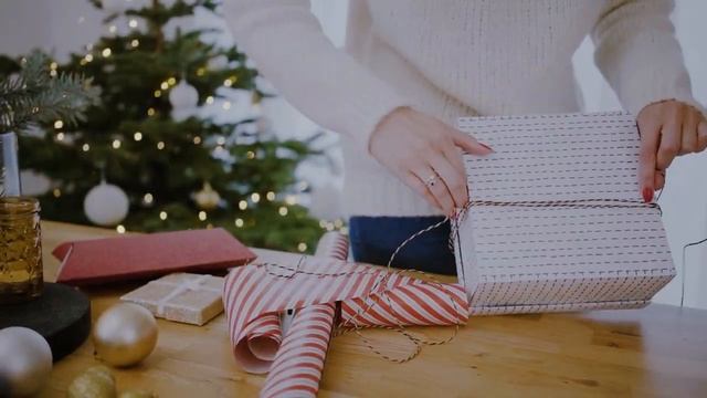 СТАРЫЙ ГОД ПРОЩАЙ! УЛЫБАЕМСЯ ДРУЗЬЯ! НОВЫЙ ГОД К НАМ МЧИТСЯ смотреть онлайн