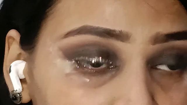 Smoky Eyes With Glitter Liner | Moonbeam Vs Kryolan | #GlitterMafia #Kryolan #SmokyEyes #EyeMakeup