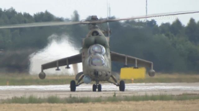 Ми-35П "Феникс" - возрождение легенды Ми-24. Краткий показ и отлёт с авиасалона МАКС 2021 смотреть онлайн