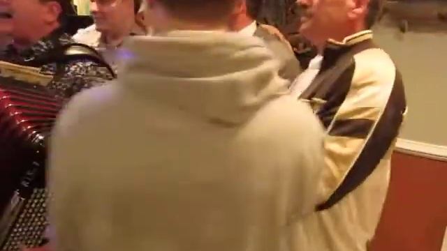 4 16 2011 Dimitri dancing on the drum and singing.MOV смотреть онлайн