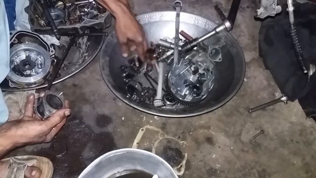 Engine Repairing CDI 125 Honda model number 2005 part 2 смотреть онлайн