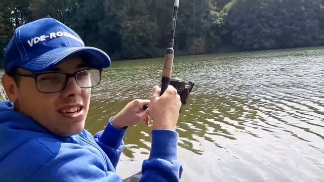 Karpiki z pechowej wody PZW / Pogoda kolejny raz nas wygoniła !!! смотреть онлайн