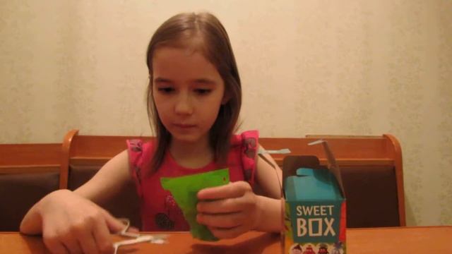Милана вскрывает sweet box .Начинаем коллекционировать. смотреть онлайн