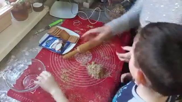 Если есть 3 банана и печенье то ваши внуки быстро приготовят конфеты ???. смотреть онлайн