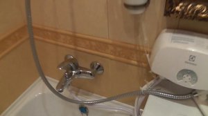 Проточный водонагреватель ELECTROLUX SMARTFIX 2 0 TS устанавливаем без сверления стен