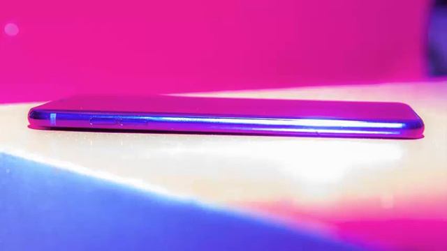 LG V35 THINQ REVIEW: A WORTHY GALAXY S9 PLUS OPPONENT DOESN'T QUITE GET THERE смотреть онлайн