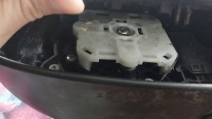 Как снять зеркальце в боковых зеркалах Mitsubishi I-Miev, Ion, C-Zero