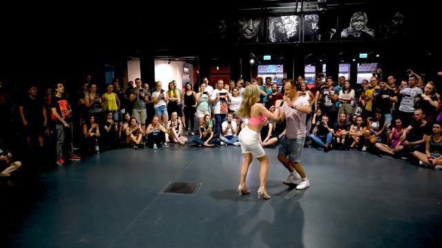 Oliwia Forma & Dominik Sambor [Electric] - BailaMe Cracow Bachata Festival 2021 смотреть онлайн