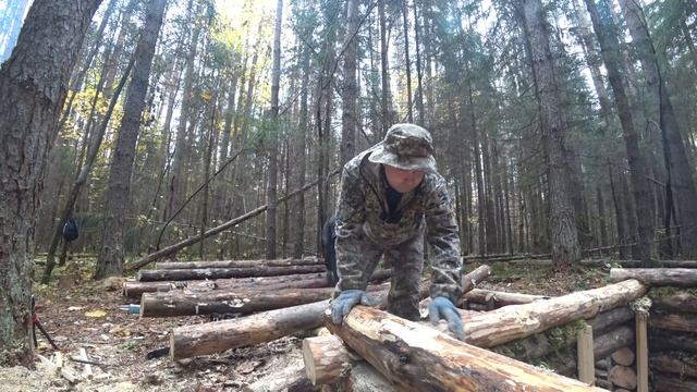 Живем на ЗАИМКЕ - строим ЗЕМЛЯНКУ / ПОДНИМАЕМ ВТОРУЮ ПОЛОВИНУ СРУБА / ПРИШЛИ ВОЛКИ смотреть онлайн