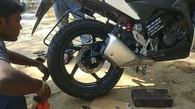 Honda cbr 150 R Services | Tyre | Chain sprocket | Oil change | coolent change | смотреть онлайн