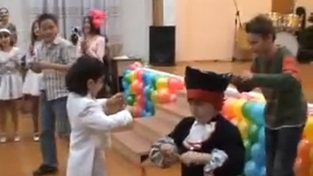 Новогодняя сказка в школе №551. Москва смотреть онлайн