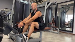 Как выполнять горизонтальную тягу в тренажере