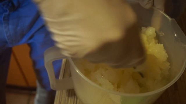 Прозрачное глицериновое мыло с нуля на стеариновой кислоте и подсолнечном масле. Рецепт и процесс. смотреть онлайн