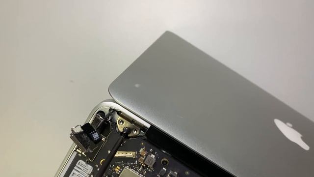 Macbook Air 2017 A1466 Screen Replacement
