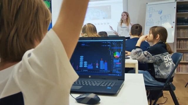 Городские каникулы в "Зарядье" c KIDSDEV. Видео-отчет с трека «Цифровые навыки будущего» смотреть онлайн