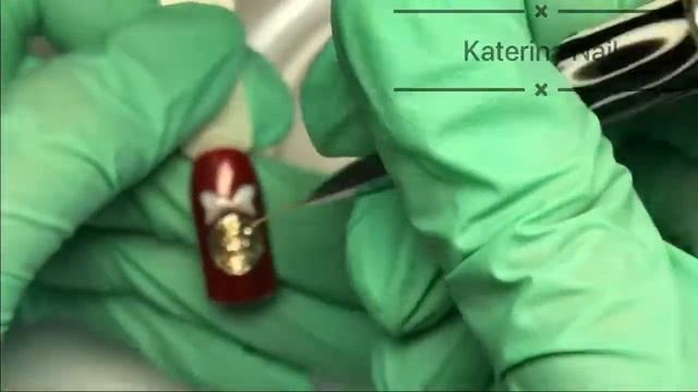 Новогодний шарик на ногтях смотреть онлайн