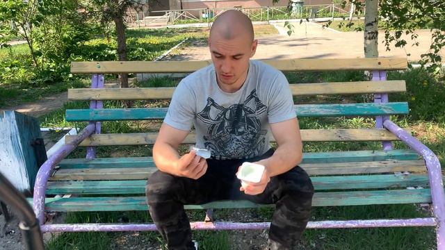 Как поесть йогурт если нет ложки? смотреть онлайн