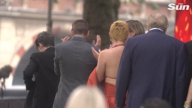 Hollywood strike: Stars Cillian Murphy and Emily Blunt walk out of UK Oppenheimer premiere смотреть онлайн
