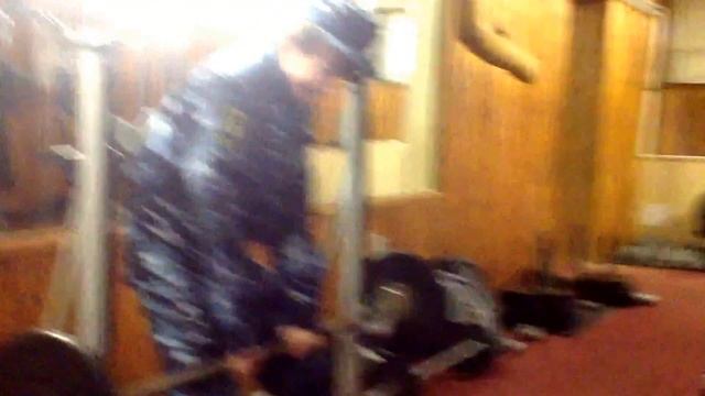 Силач-качок, качает мышц смотреть онлайн