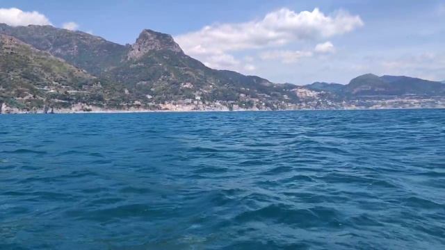 Costiera Amalfitana. Vista dal mare. Italia maggio 2021. Амальфийское побережье Италия вид с моря смотреть онлайн