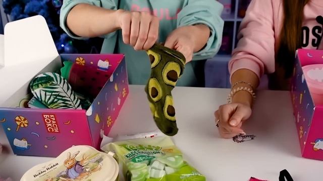 ЗЕЛЁНЫЕ vs РОЗОВЫЕ Подарки По ЦВЕТАМ ЧЕЛЛЕНДЖ! Новые КРАСТИБОКС с Дорогими СЮРПРИЗАМИ смотреть онлайн