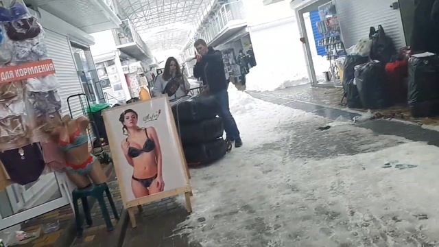 На рынке ,,7КМ" не убирают завалы снега. Страдают и продавцы и покупатели. смотреть онлайн