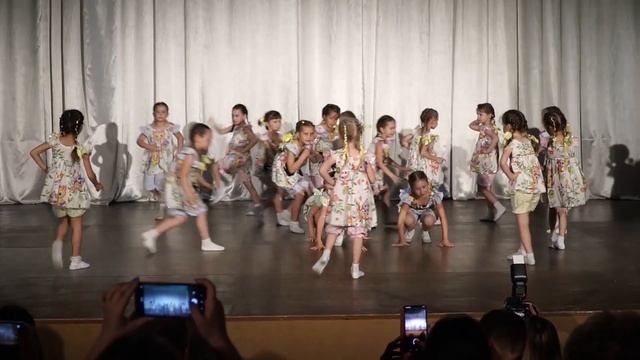 Вот как нужно танцевать! Творческий отчет школы танцев Гузель Ильгамовой. Лаишевский район. смотреть онлайн