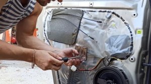 Как разобрать заднюю дверь на Митсубиси Аутлендер