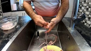 КАК БЫСТРО И ПРАВИЛЬНО ПОЧИСТИТЬ СВИНУЮ ЧЕРЕВУ ДЛЯ ДОМАШНИХ КОЛБАС