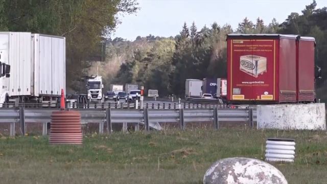 В присутствии людей на планете у роботов постепенно отпадает необходимость. смотреть онлайн
