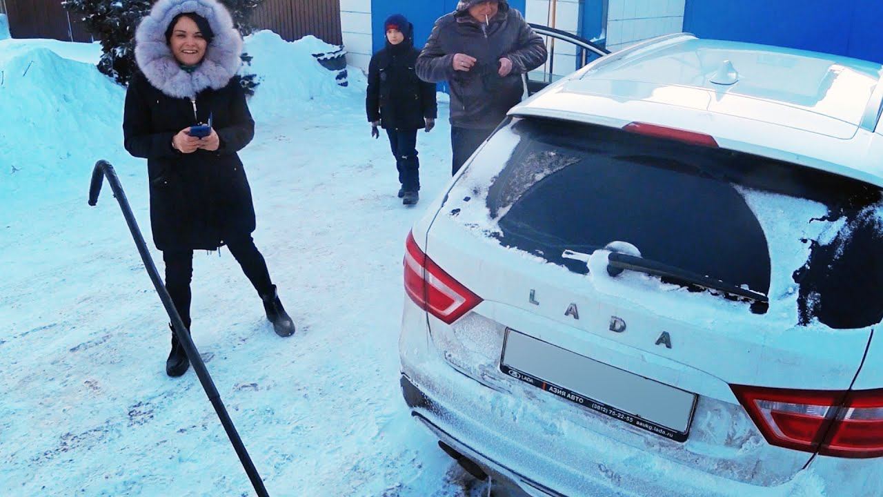 Вскрываю LADA VESTA у девушки смотреть онлайн