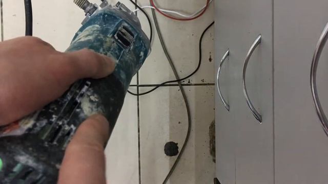 УШМ makita 9565CVR смотреть онлайн