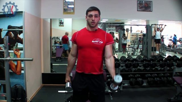 «Молоток» - крутое упражнение на бицепс с гантелями
