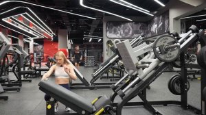 Жим ногами: как почувствовать ягодицы в тренажере? Техника упражнения, постановка ног.