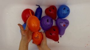 Воздушные шарики с водой Учим цвета для детей Развивающее видео Песня Семья Пальчиков Лопаем шарики