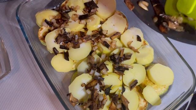 Кабачки с лесными грибами и куриным филе,запеченые в духовке!/Zucchini смотреть онлайн