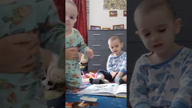 Рустамчик читает сказку "Под грибом" В. Сутеева смотреть онлайн