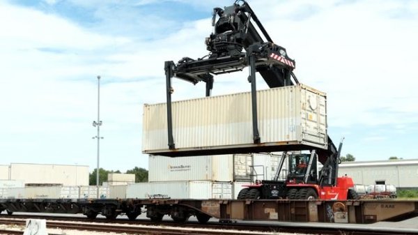 CVS Ferrari F500.RS5-E with piggy-back Energy Saving, Reach Stackers