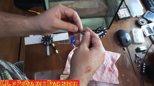 Как насадить живца на жерлицу самый рабочий и уловистый способ. Как насадить живца на тройник. смотреть онлайн